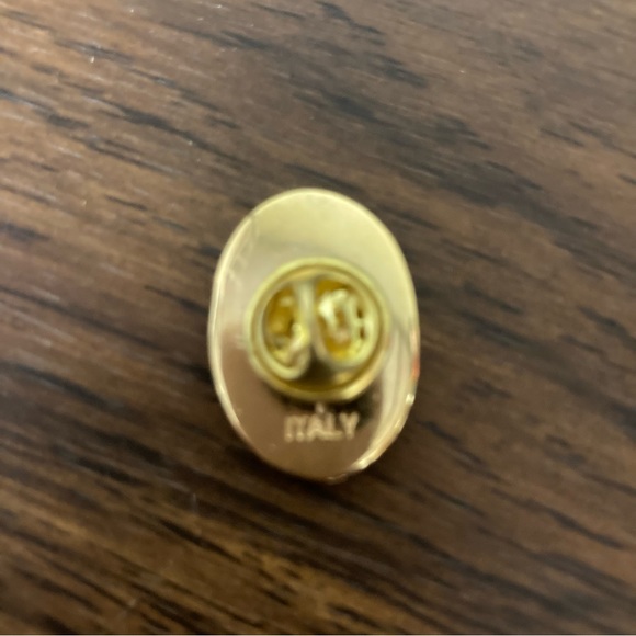 FREE w/ $5+ Bundle NIB Girls First Holy Communion Brass Tone Lapel Pin - Picture 3 of 4